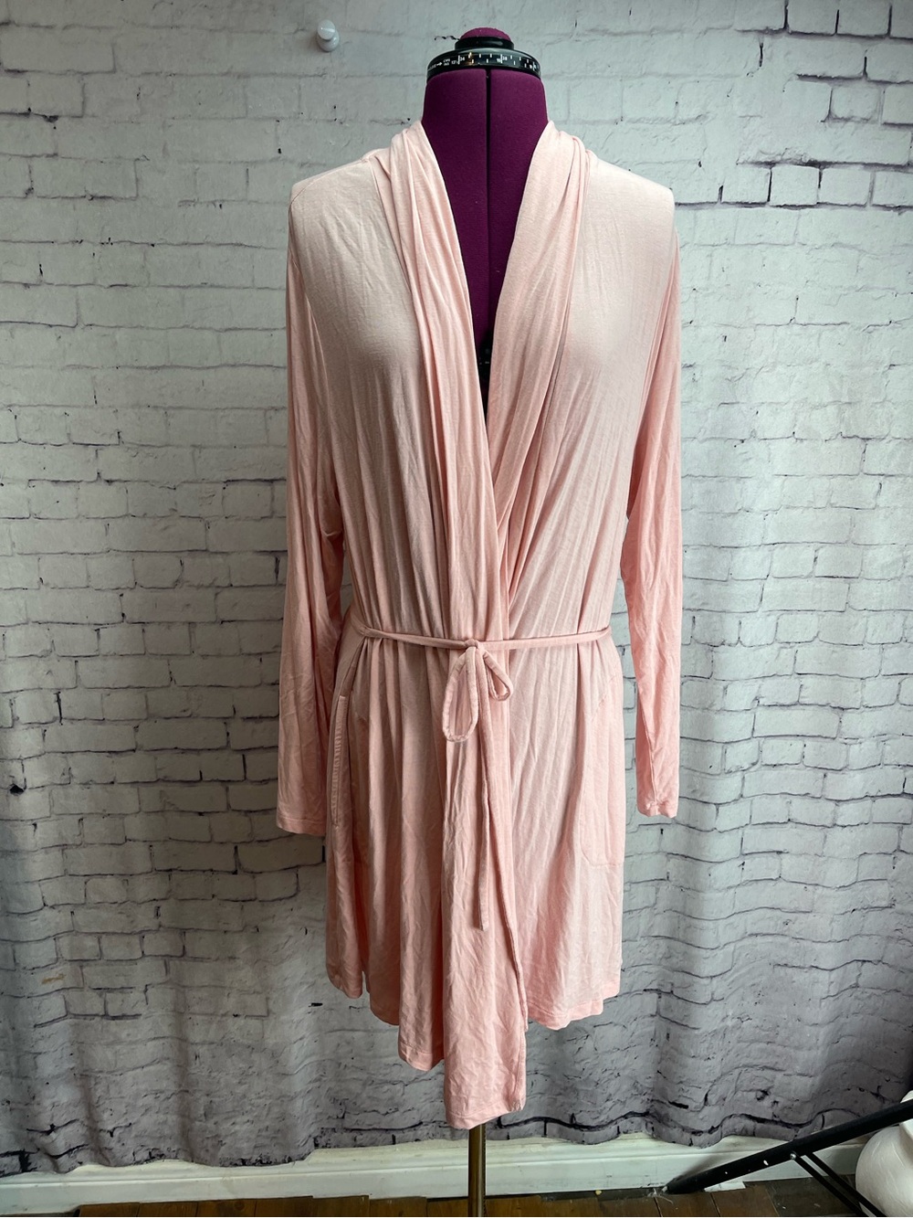 Soma size large light pink robe long sleeve short robe
